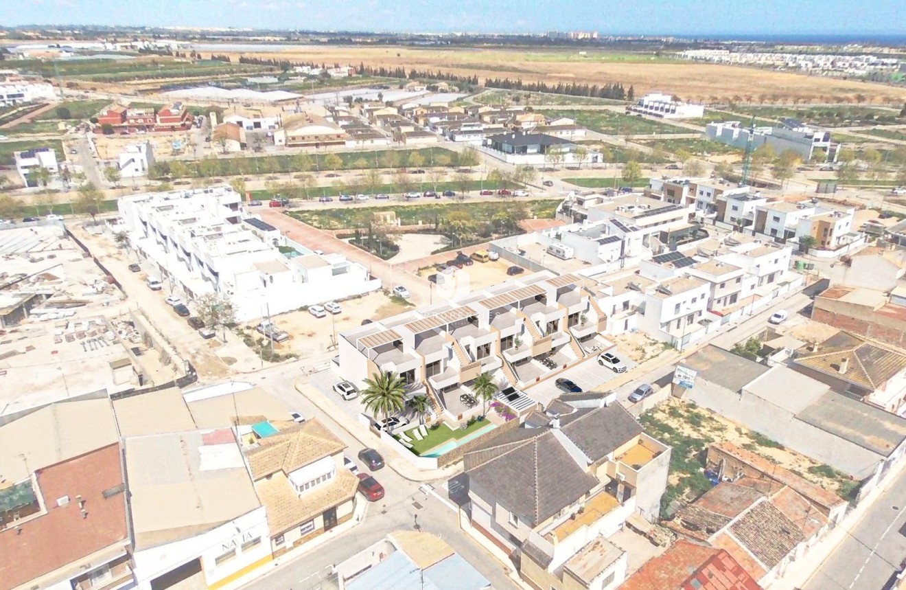 Nowy budynek - Bungalow -
Pilar de la Horadada - pueblo