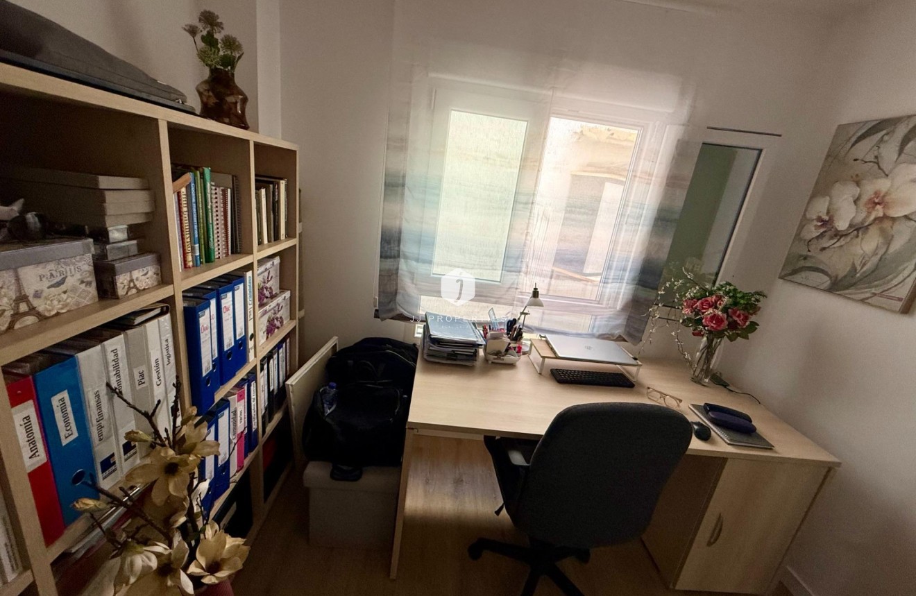 Aus zweiter Hand - Wohnung -
Torrevieja - Centro
