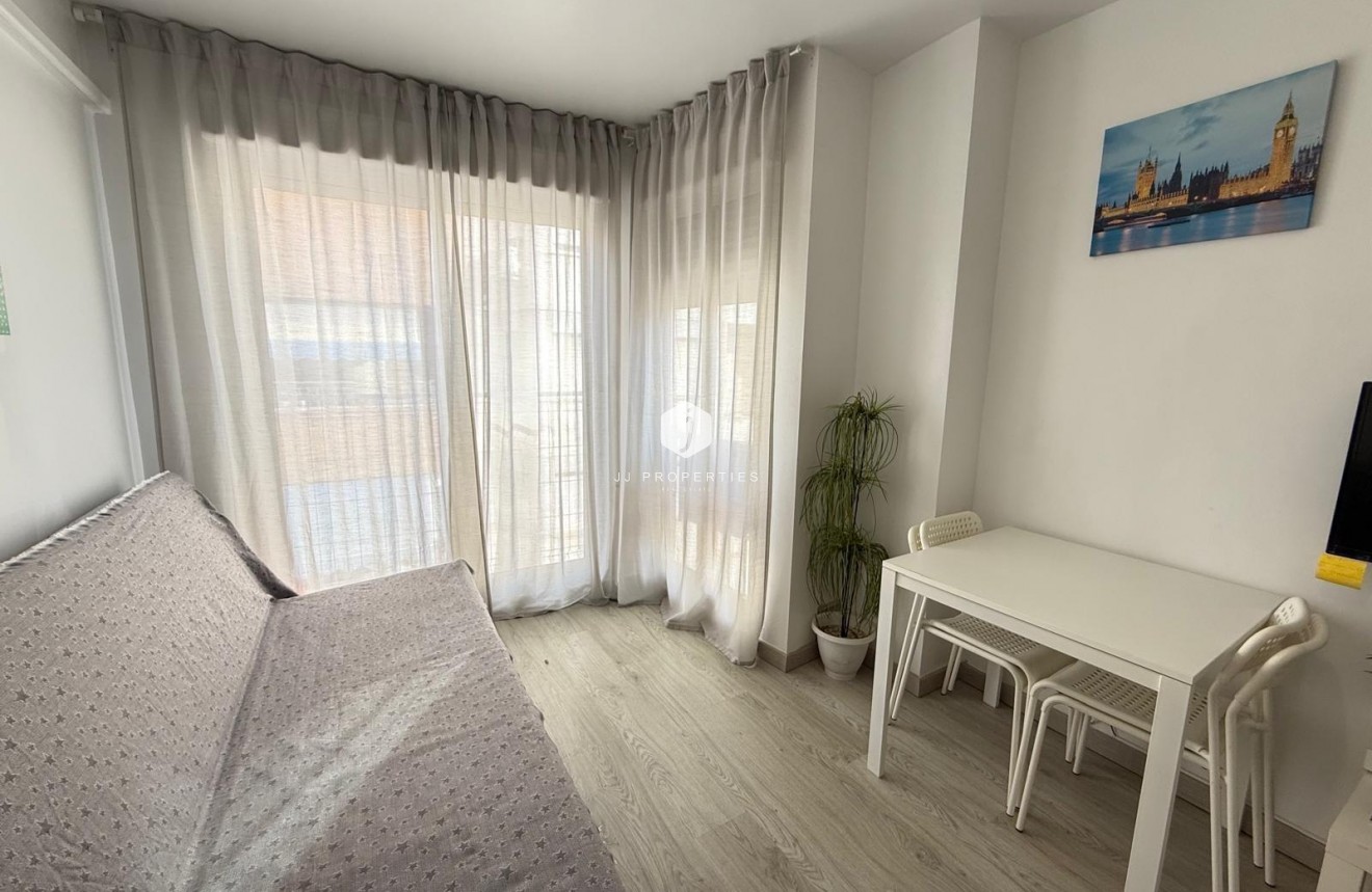 Z drugiej ręki - Mieszkanie w bloku -
Torrevieja - Playa del Cura