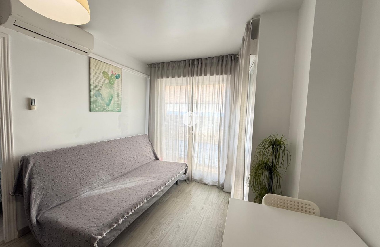 Z drugiej ręki - Mieszkanie w bloku -
Torrevieja - Playa del Cura