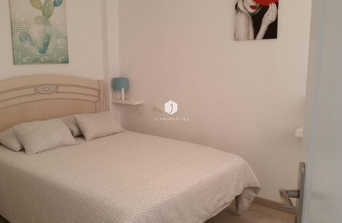 Z drugiej ręki - Mieszkanie w bloku -
Torrevieja - Playa del Cura