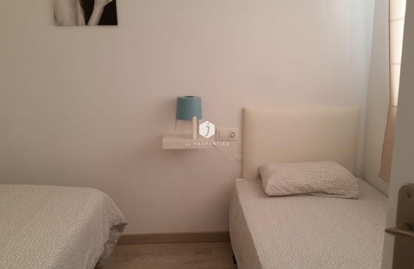 Z drugiej ręki - Mieszkanie w bloku -
Torrevieja - Playa del Cura
