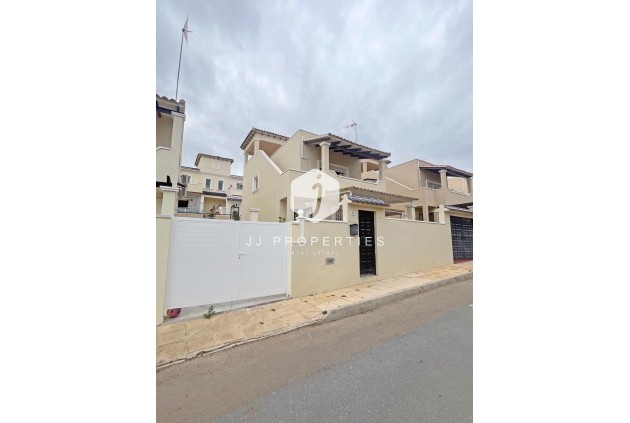 Tweedehands - duplex -
San Miguel de Salinas - Las Filipinas