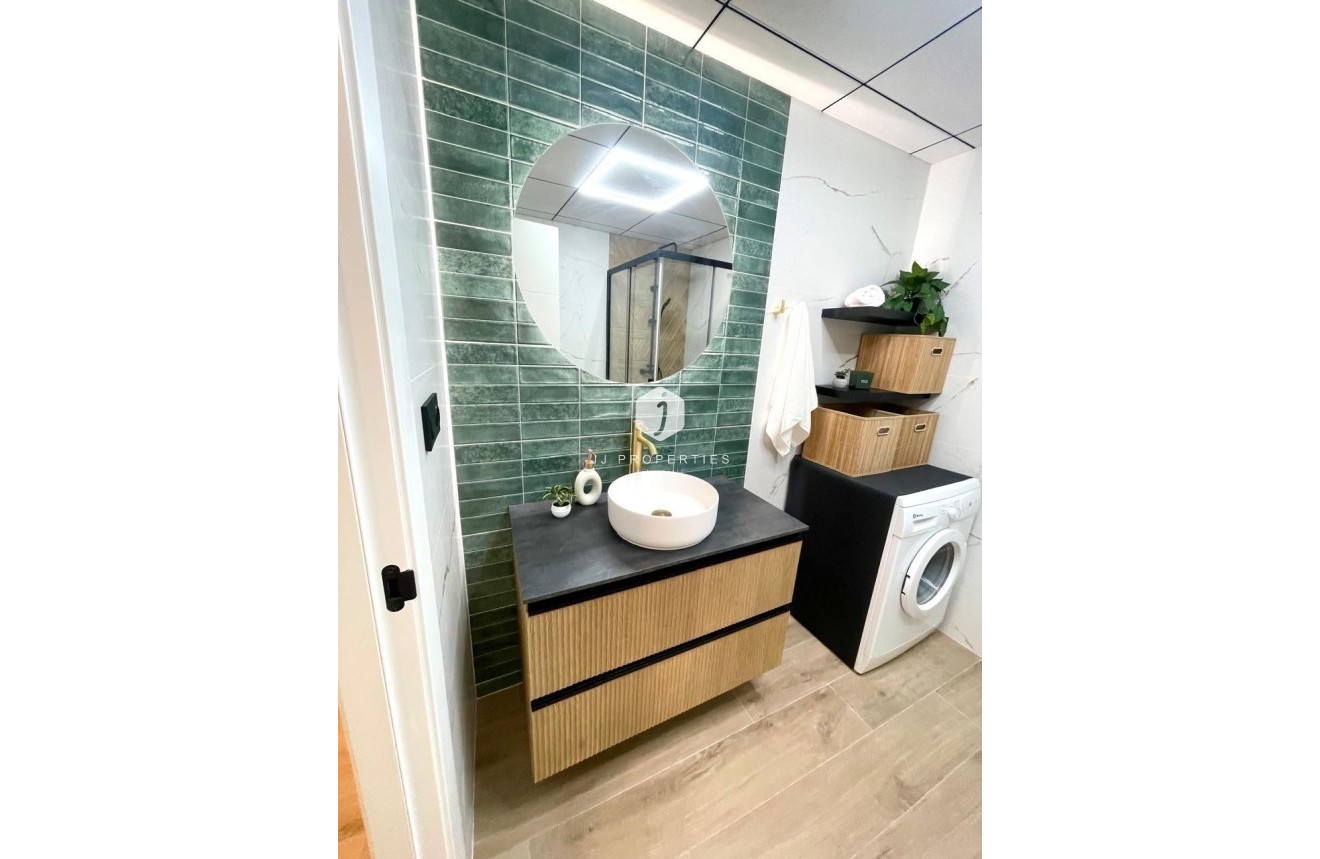 Tweedehands - Appartement / flat -
Torrevieja - Acequion