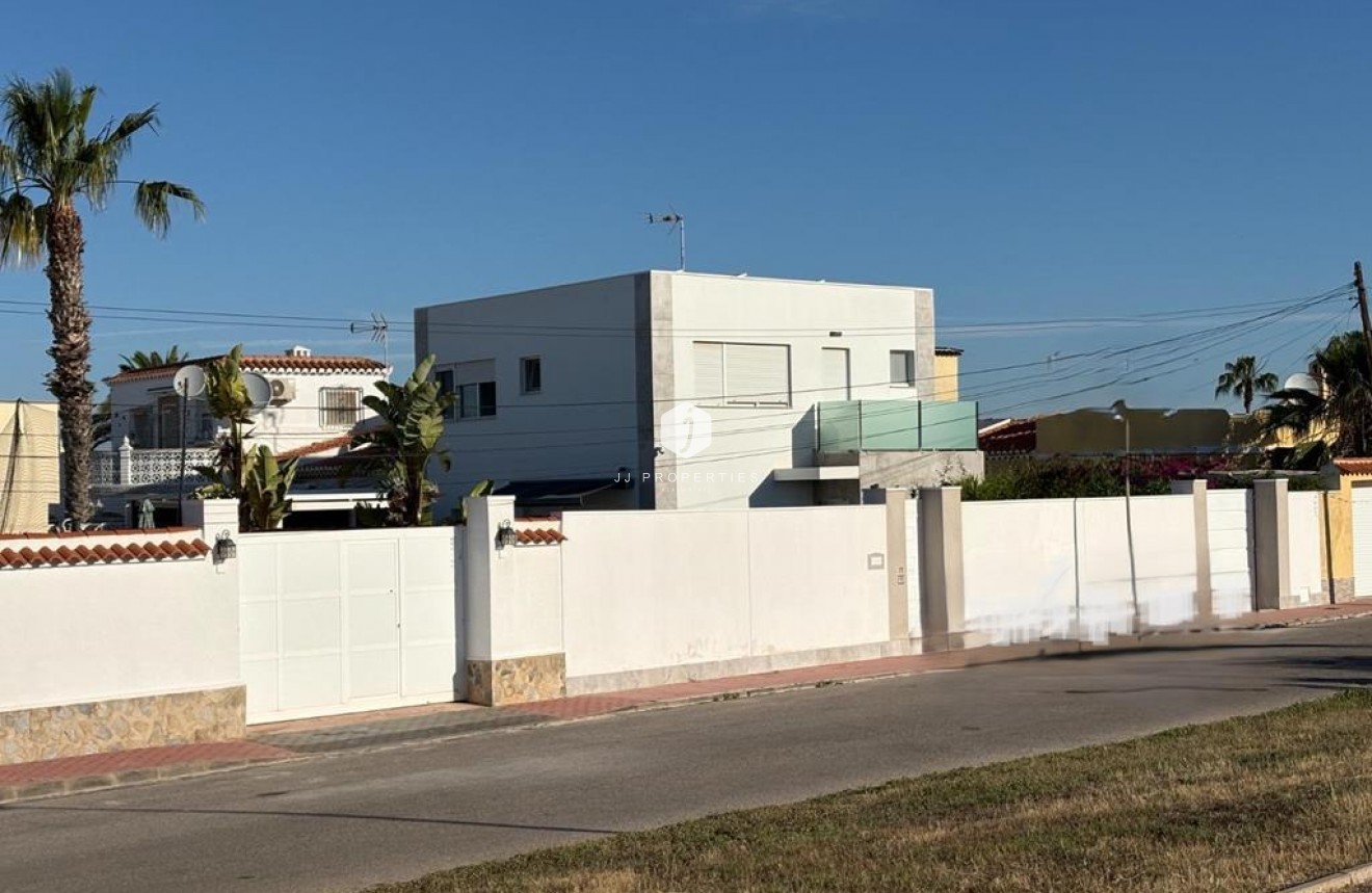 Aus zweiter Hand - Villa -
Torrevieja - Torreta Florida