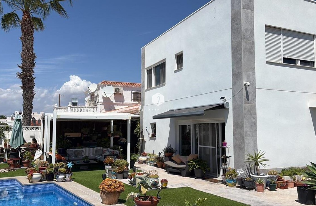 Aus zweiter Hand - Villa -
Torrevieja - Torreta Florida