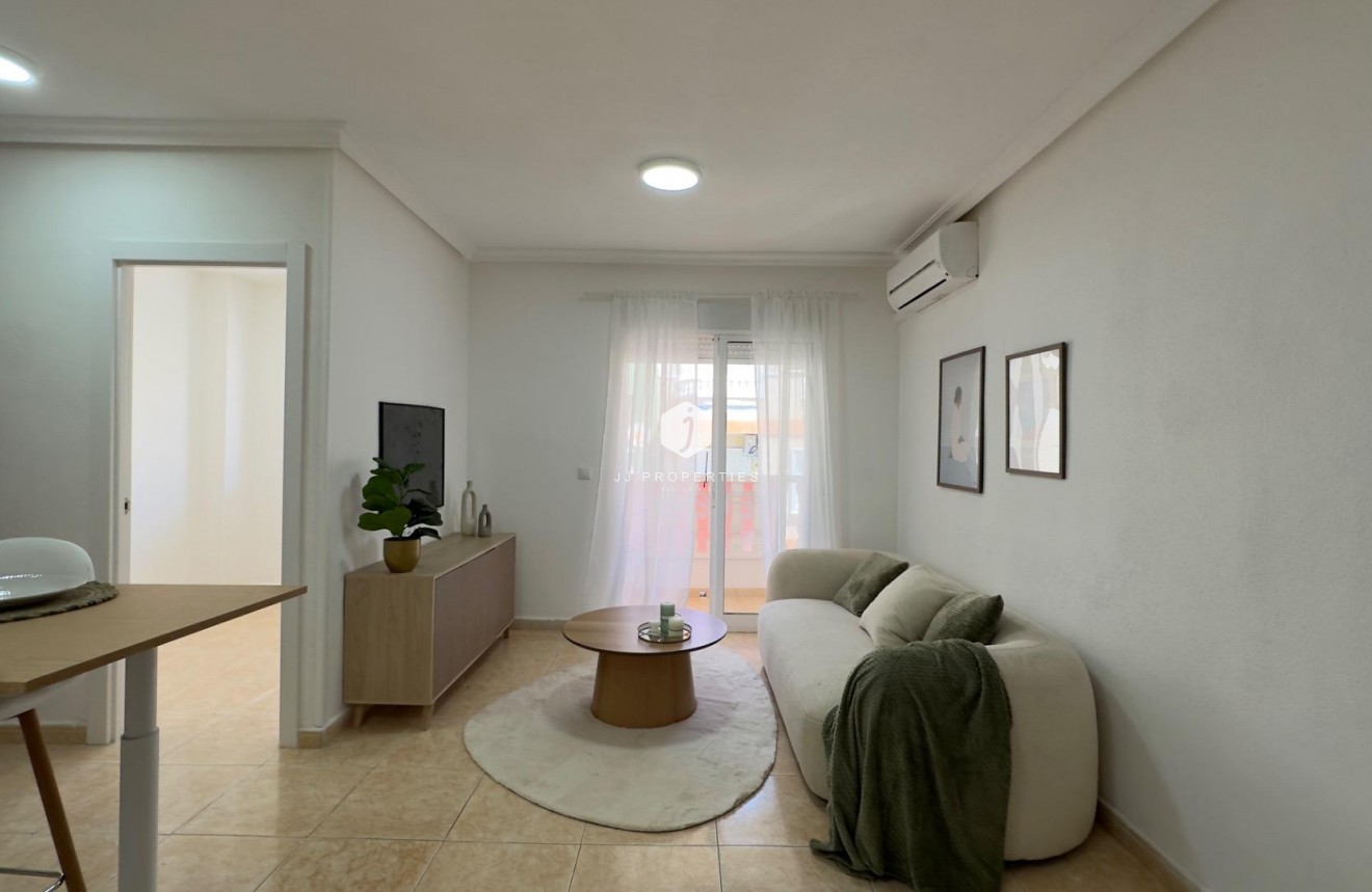 Resale - Apartment / flat -
Torrevieja - Centro