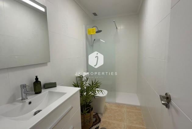 Resale - Apartment / flat -
Torrevieja - Centro