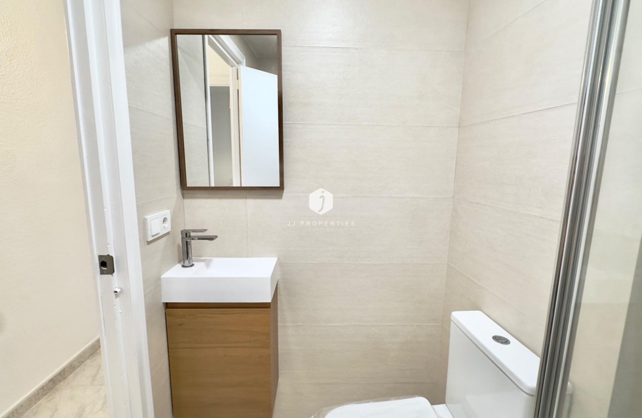 Resale - Apartment / flat -
Torrevieja - Estacion de autobuses