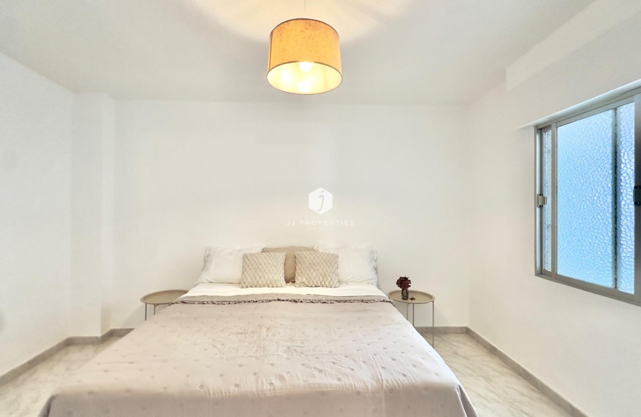 Resale - Apartment / flat -
Torrevieja - Estacion de autobuses