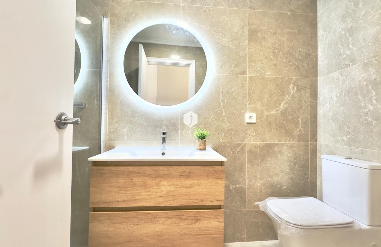 Resale - Apartment / flat -
Torrevieja - Estacion de autobuses