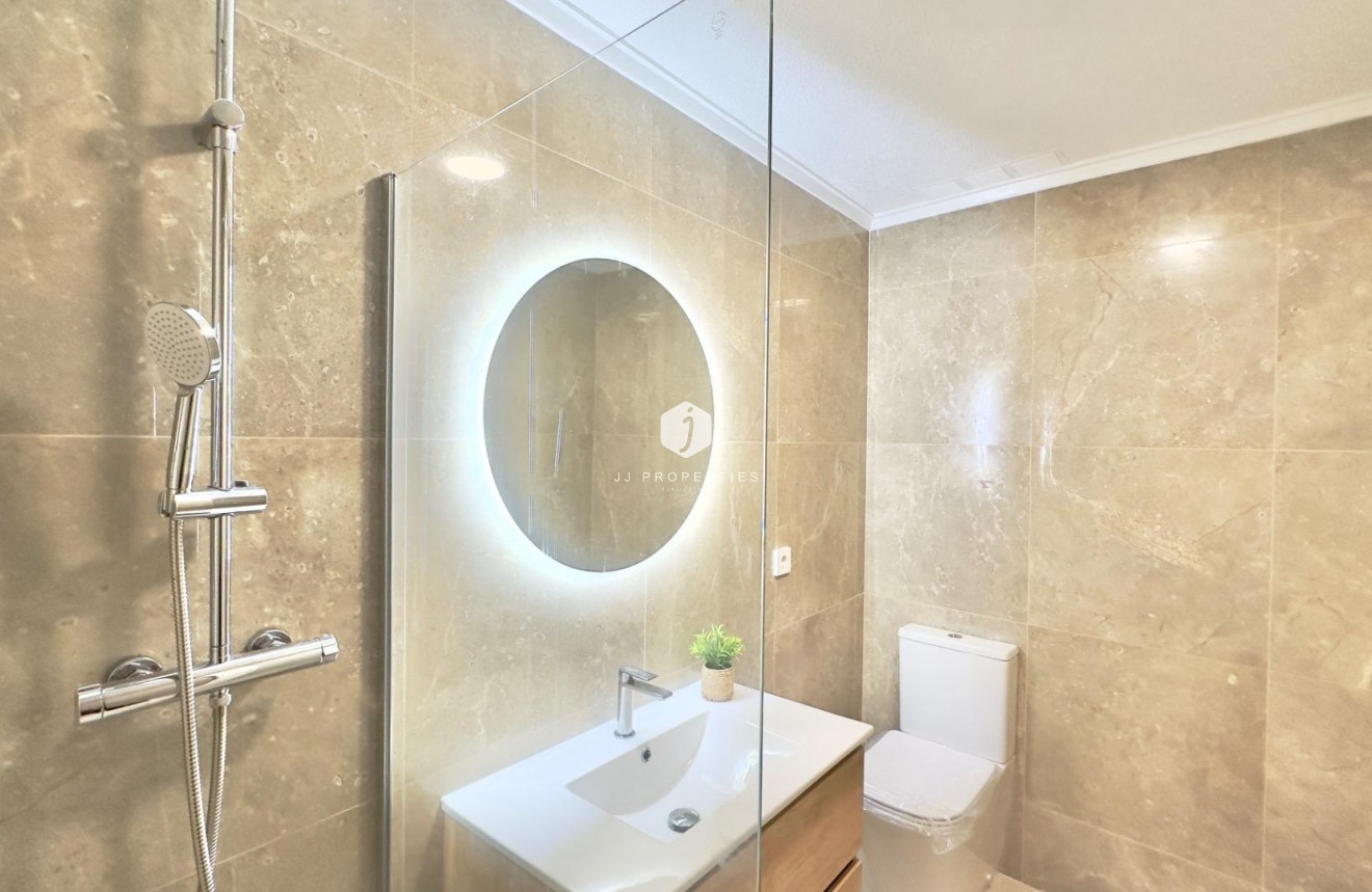 Resale - Apartment / flat -
Torrevieja - Estacion de autobuses