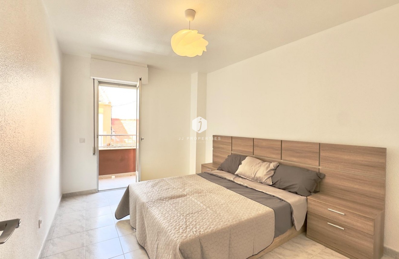 Resale - Apartment / flat -
Torrevieja - Estacion de autobuses