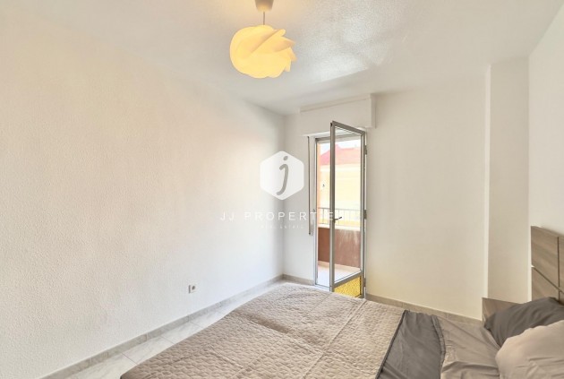 Resale - Apartment / flat -
Torrevieja - Estacion de autobuses