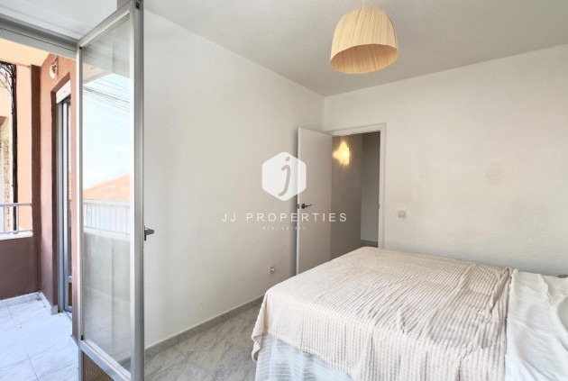 Resale - Apartment / flat -
Torrevieja - Estacion de autobuses