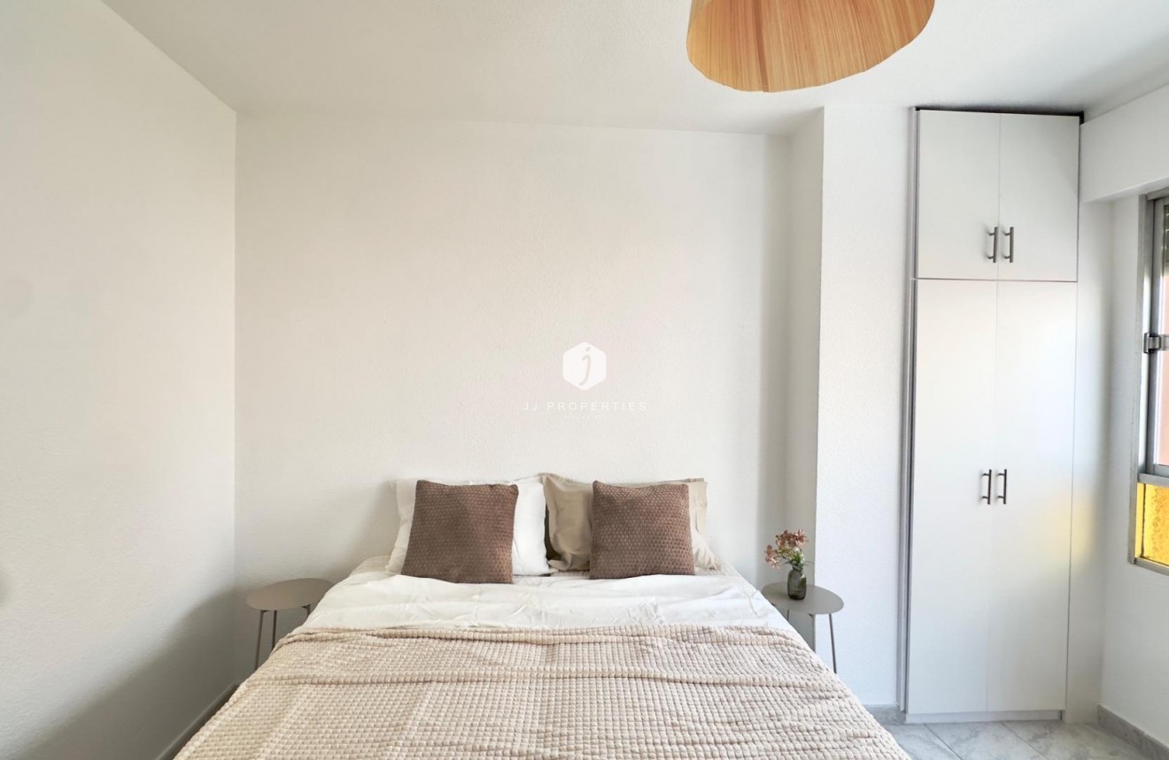 Resale - Apartment / flat -
Torrevieja - Estacion de autobuses