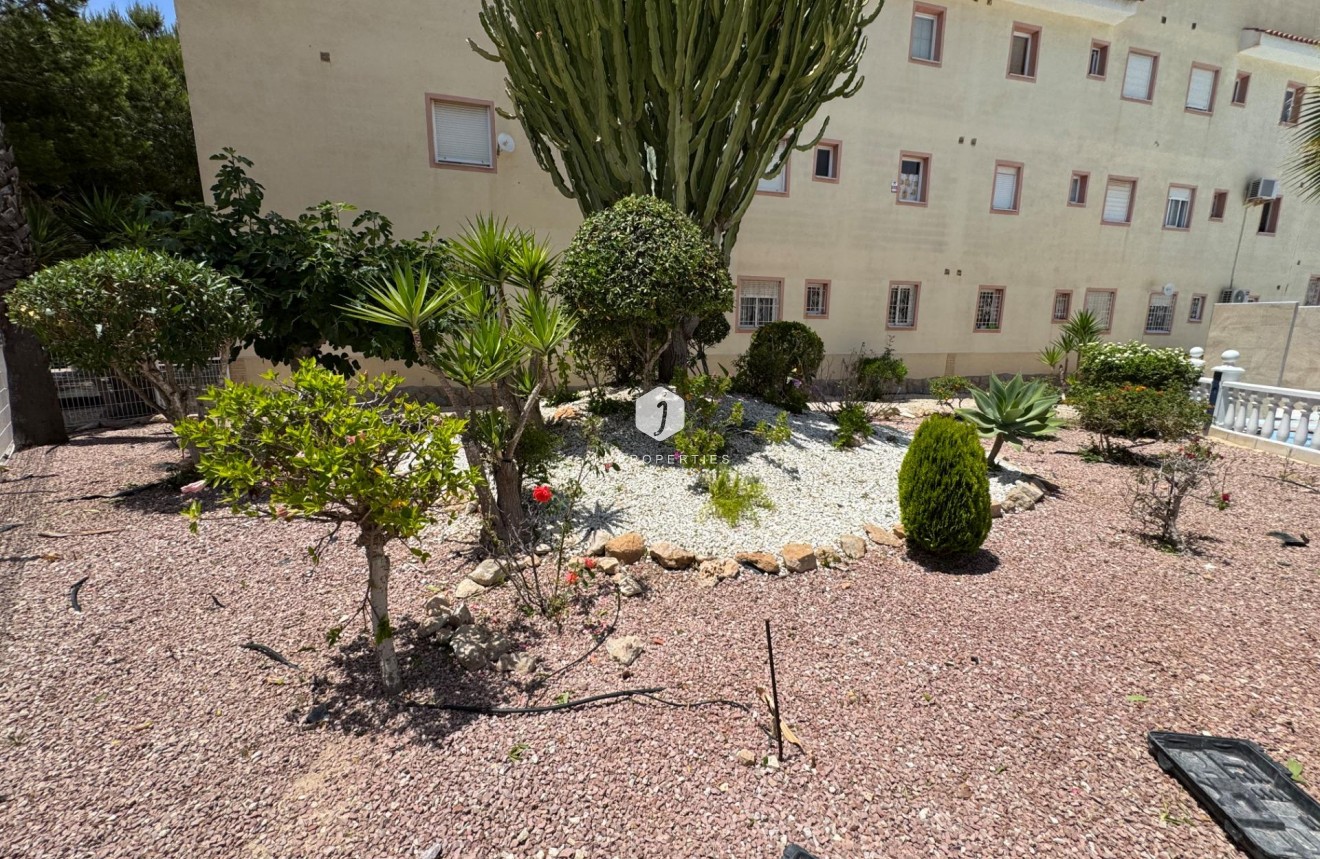 Tweedehands - Bungalow -
Torrevieja - La Siesta - El Salado - Torreta