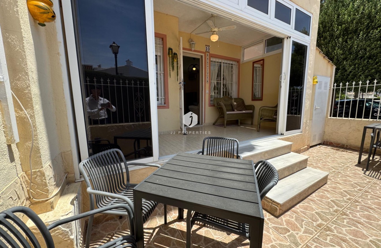 Tweedehands - Bungalow -
Torrevieja - La Siesta - El Salado - Torreta