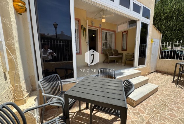 Tweedehands - Bungalow -
Torrevieja - La Siesta - El Salado - Torreta