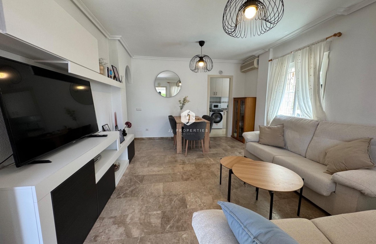 Tweedehands - Bungalow -
Torrevieja - La Siesta - El Salado - Torreta