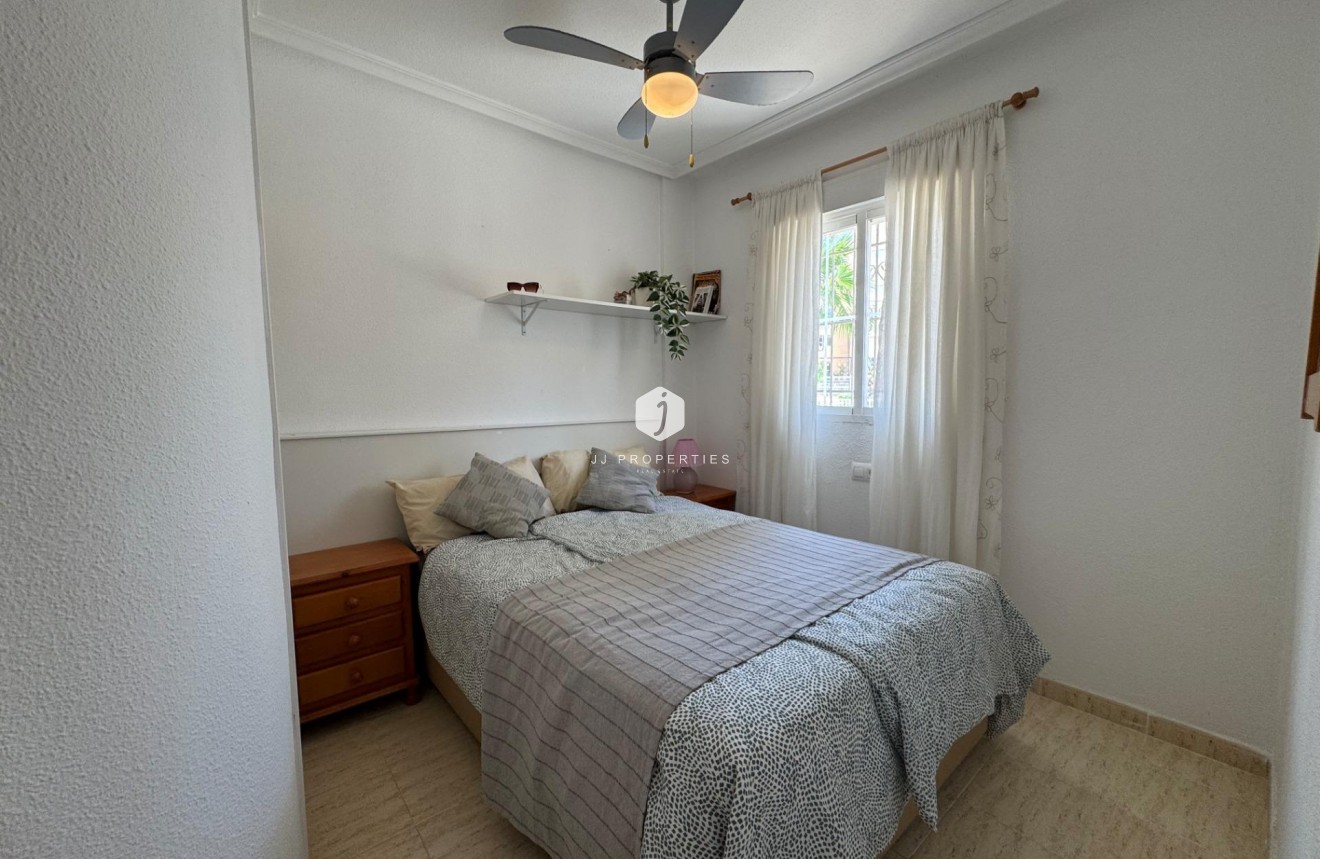 Tweedehands - Bungalow -
Torrevieja - La Siesta - El Salado - Torreta