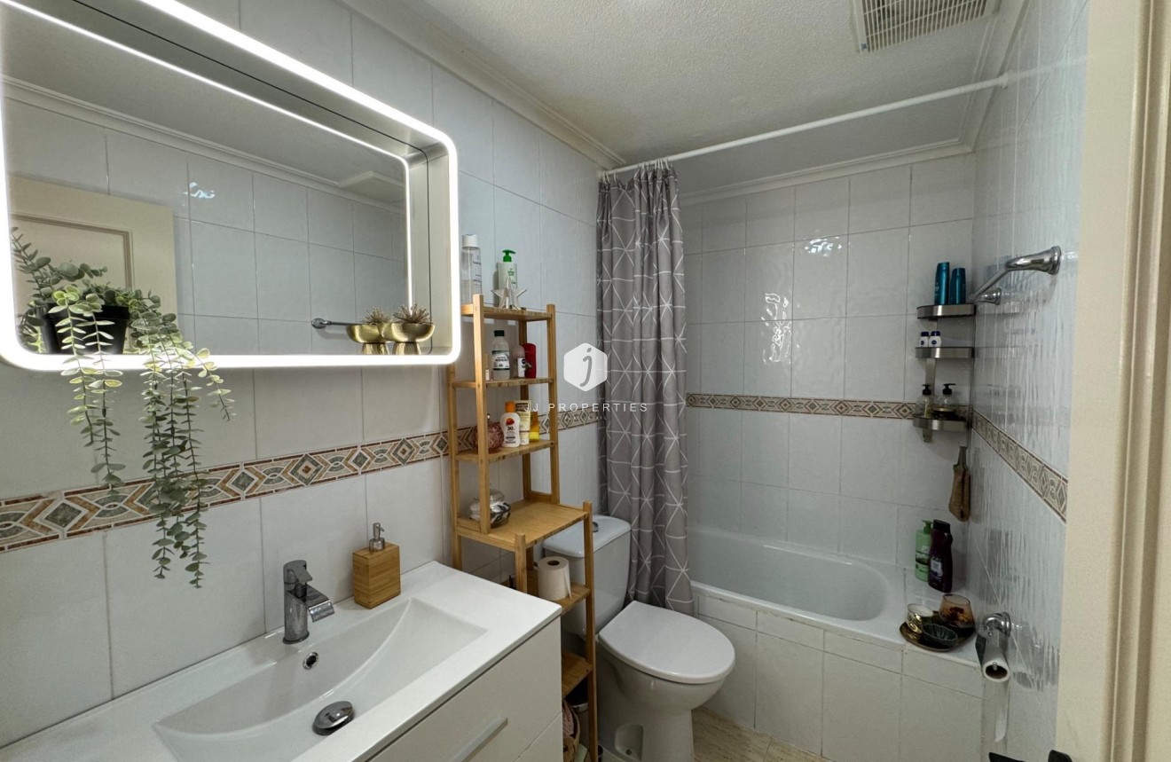 Tweedehands - Bungalow -
Torrevieja - La Siesta - El Salado - Torreta