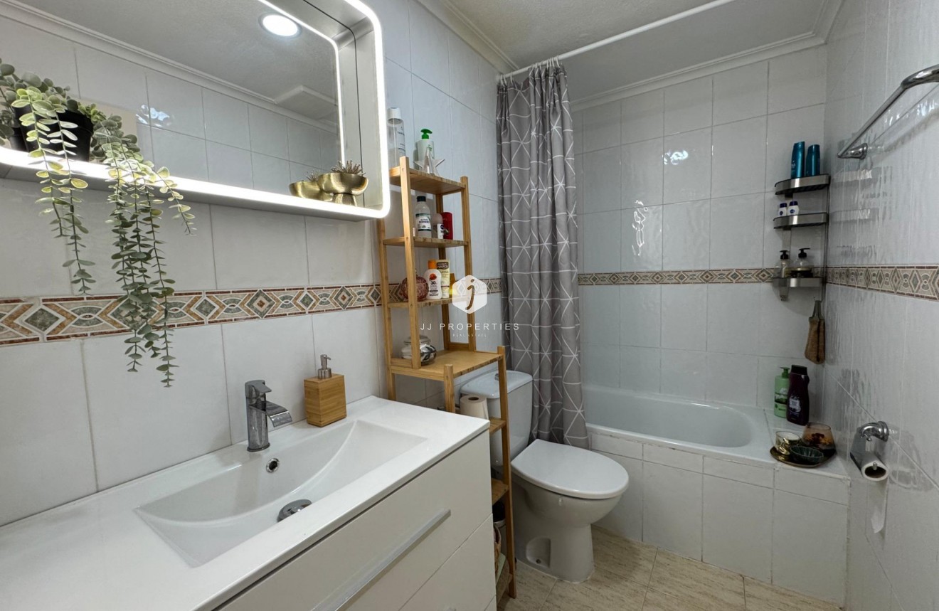 Tweedehands - Bungalow -
Torrevieja - La Siesta - El Salado - Torreta