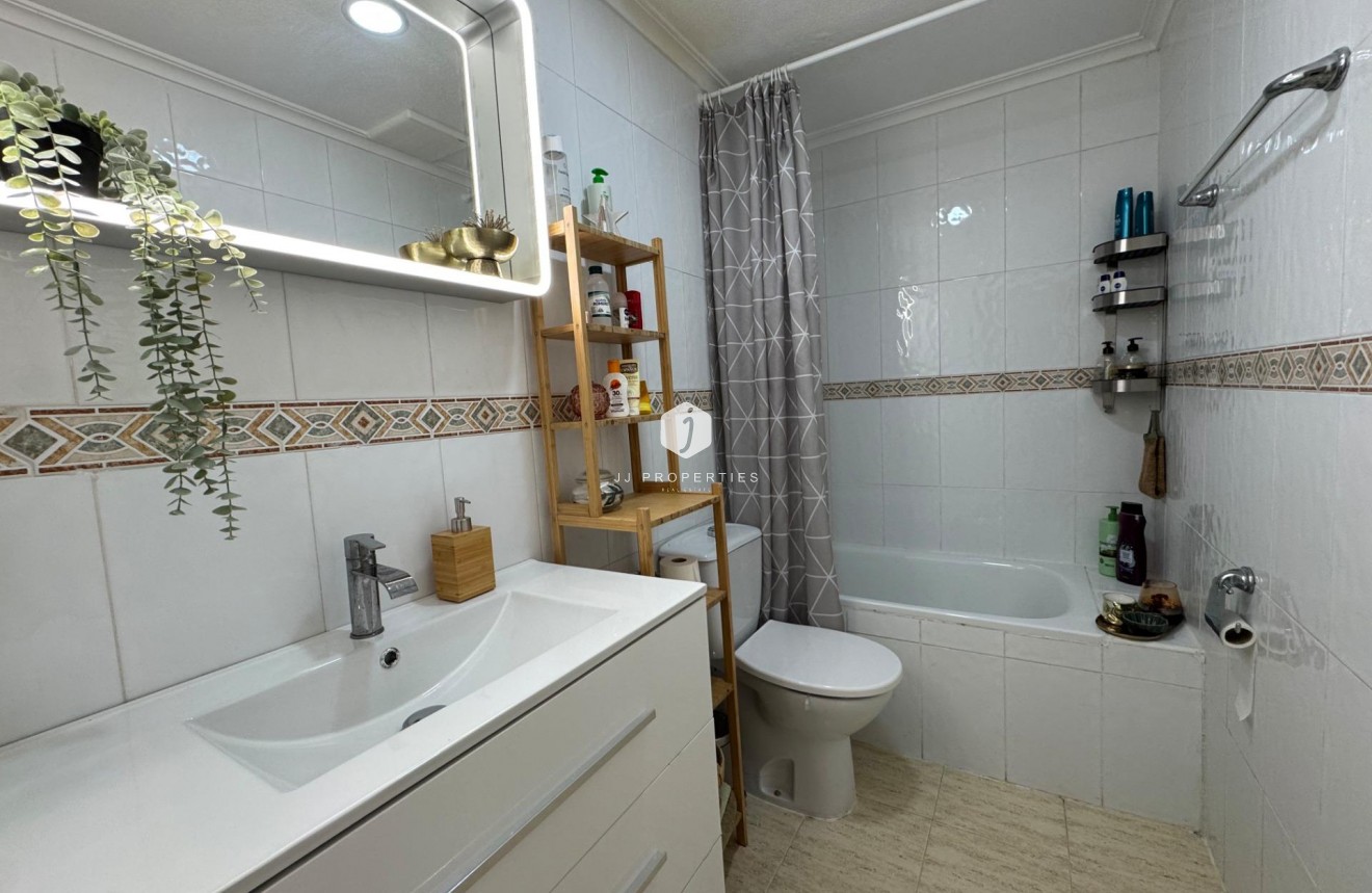 Tweedehands - Bungalow -
Torrevieja - La Siesta - El Salado - Torreta