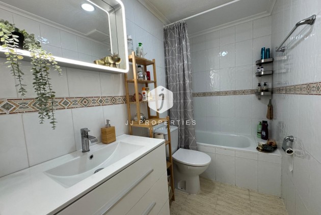 Tweedehands - Bungalow -
Torrevieja - La Siesta - El Salado - Torreta