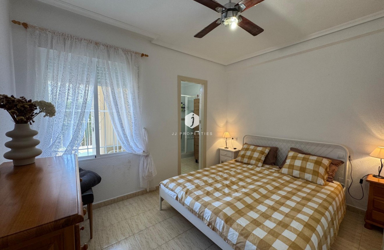 Tweedehands - Bungalow -
Torrevieja - La Siesta - El Salado - Torreta