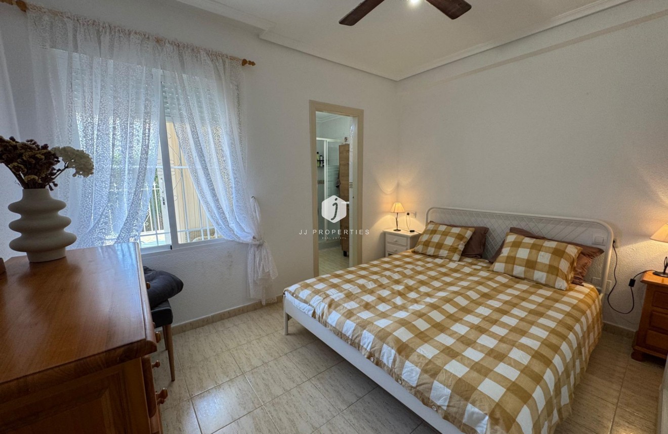 Tweedehands - Bungalow -
Torrevieja - La Siesta - El Salado - Torreta