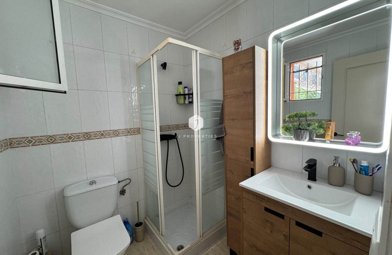 Tweedehands - Bungalow -
Torrevieja - La Siesta - El Salado - Torreta