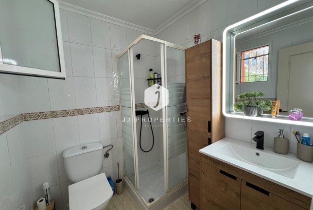 Tweedehands - Bungalow -
Torrevieja - La Siesta - El Salado - Torreta