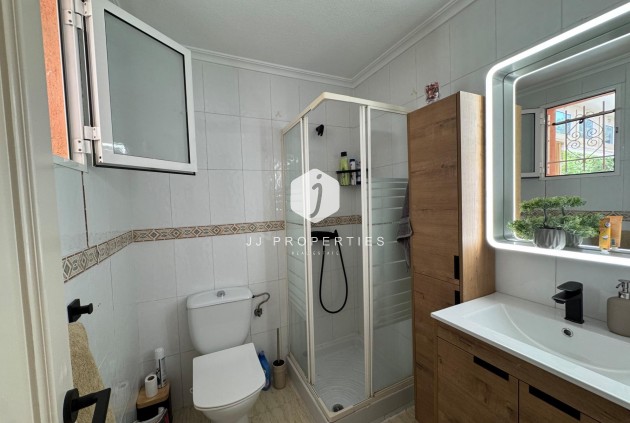 Tweedehands - Bungalow -
Torrevieja - La Siesta - El Salado - Torreta