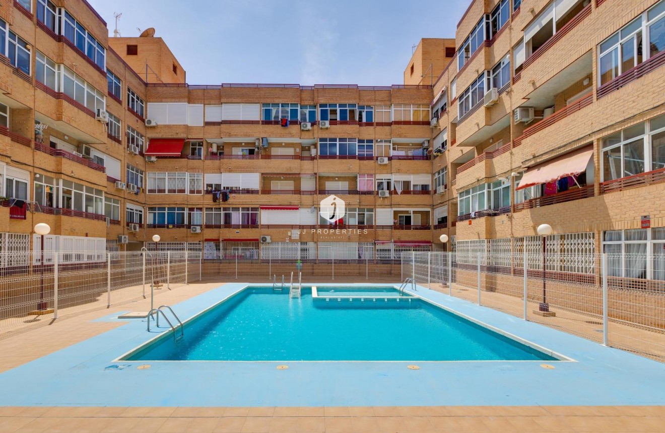 D'occasion - Appartement -
Torrevieja - Centro