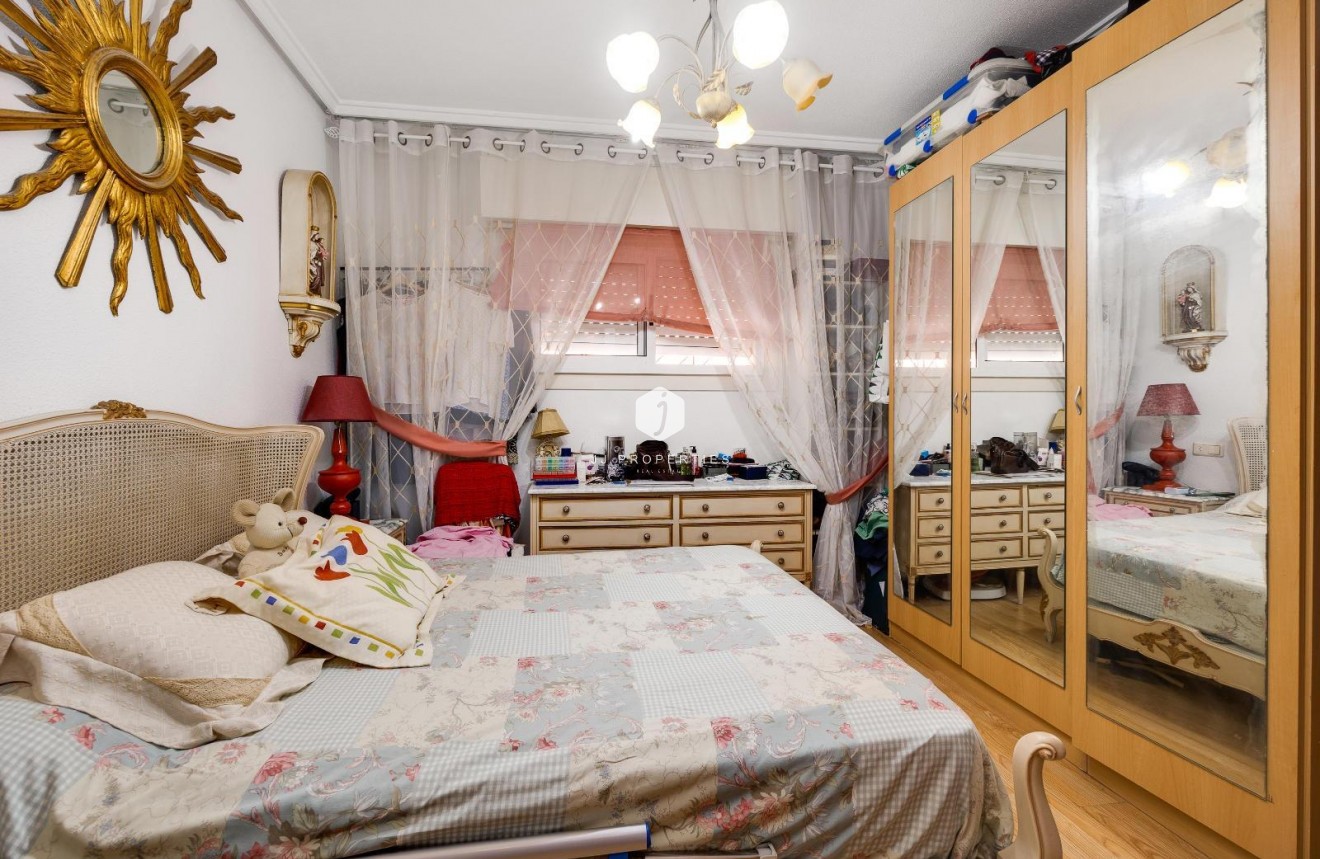 D'occasion - Appartement -
Torrevieja - Centro