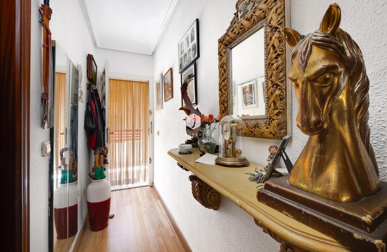 D'occasion - Appartement -
Torrevieja - Centro