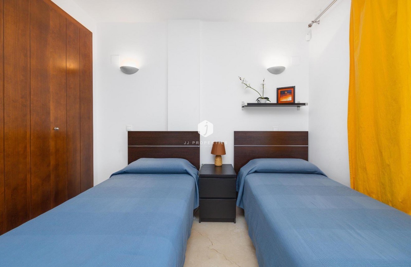 D'occasion - Appartement -
Torrevieja - Punta prima