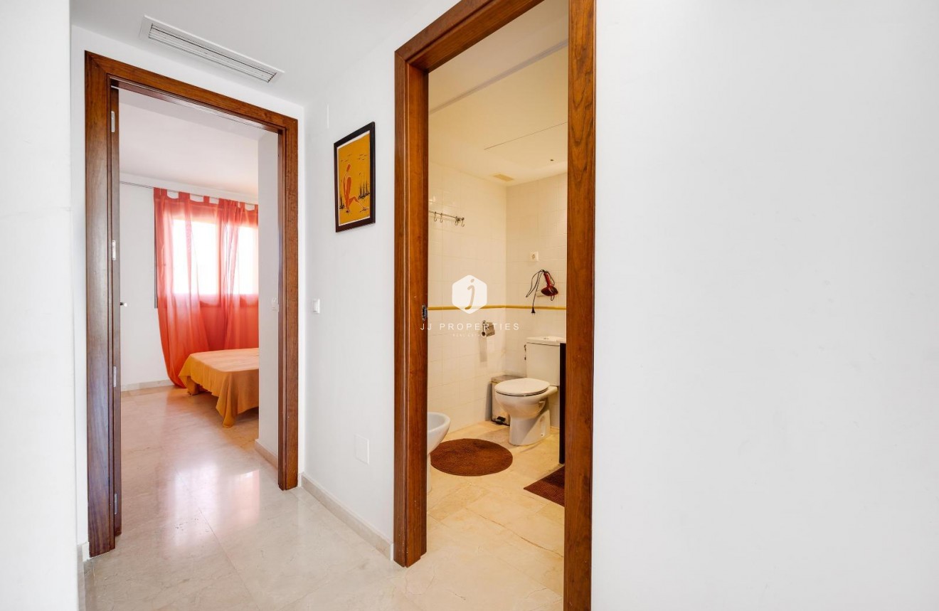D'occasion - Appartement -
Torrevieja - Punta prima