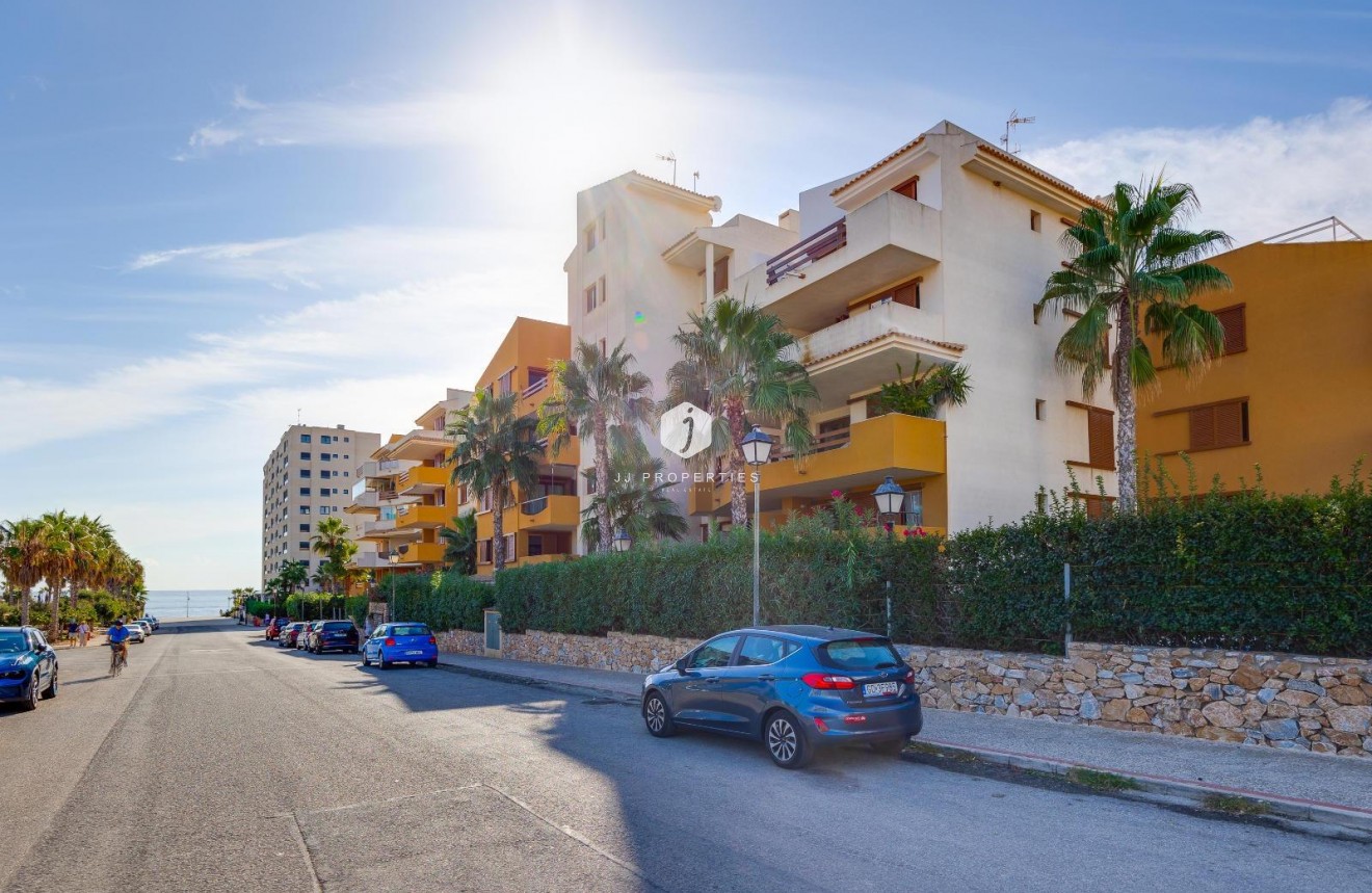 D'occasion - Appartement -
Torrevieja - Punta prima