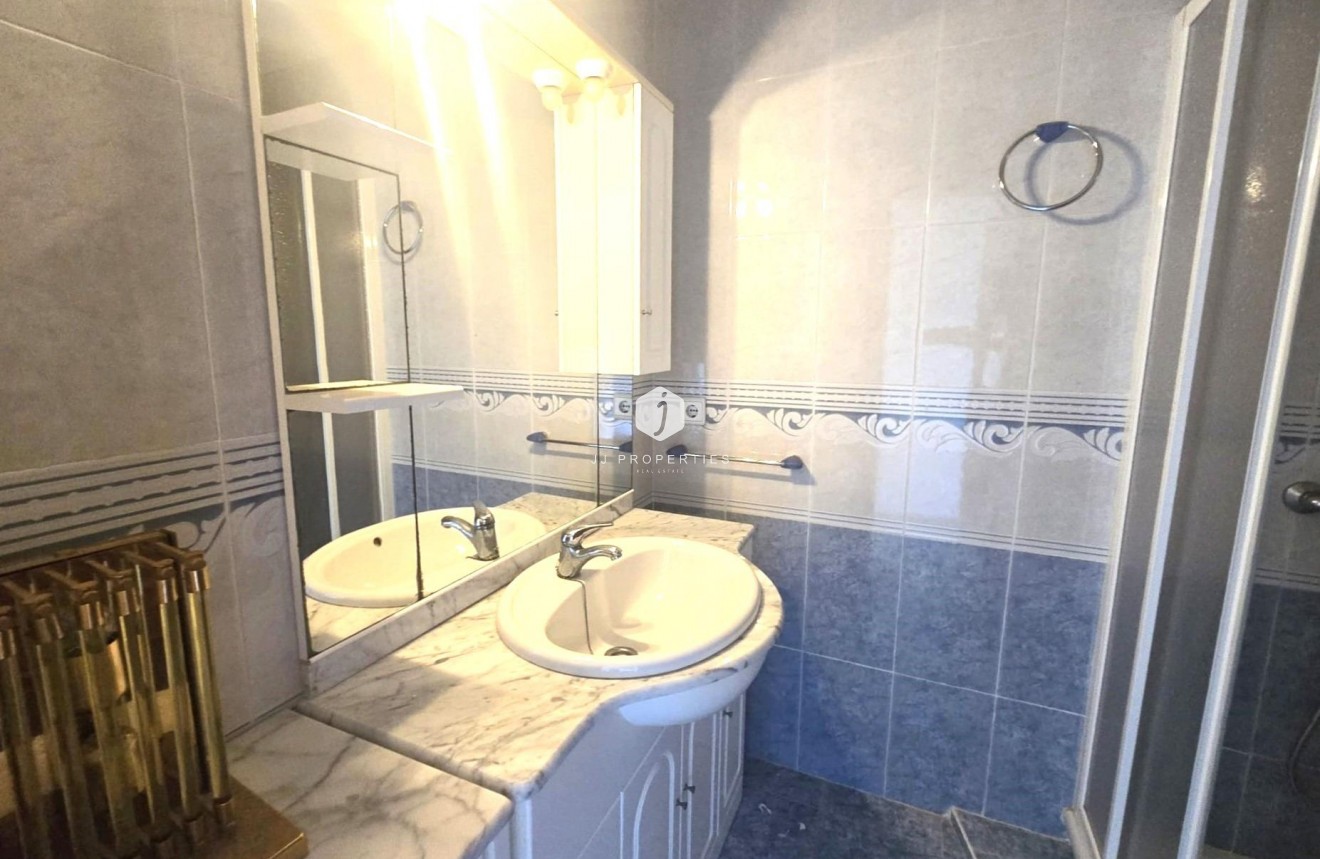 D'occasion - Appartement -
Torrevieja - Puerto Deportivo Marina Salinas