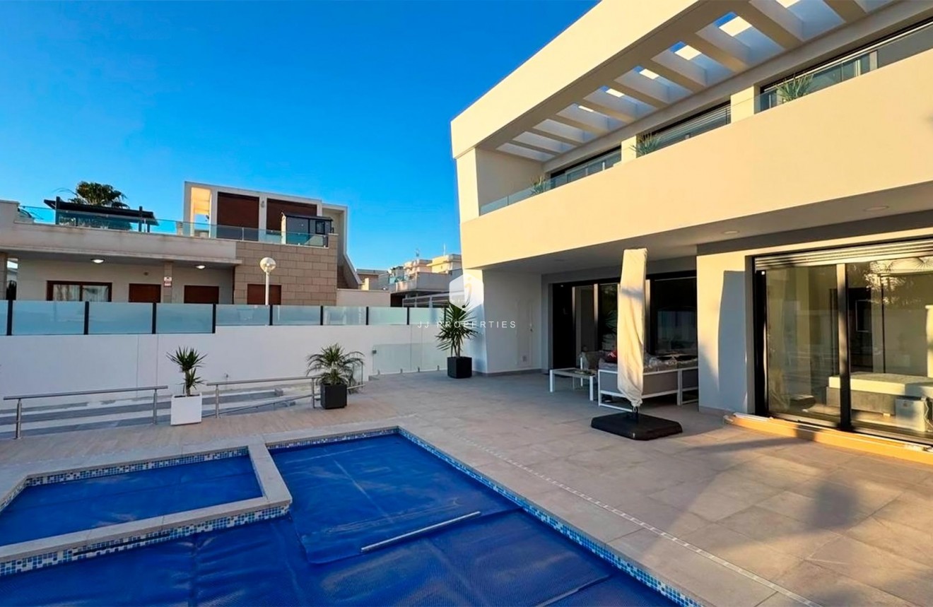Aus zweiter Hand - Villa -
Rojales - Ciudad Quesada