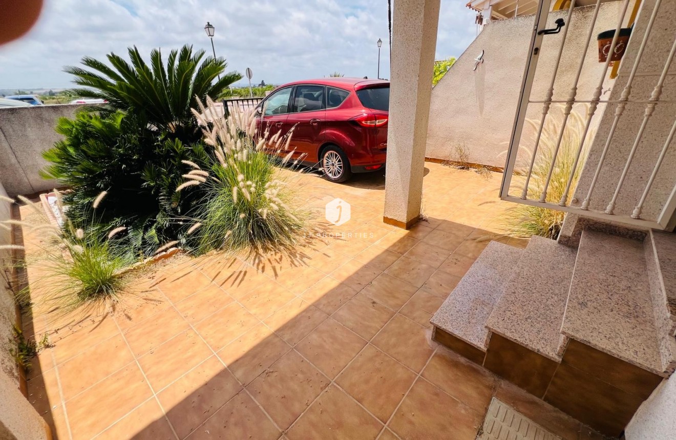 Segunda mano - Chalet -
Daya Nueva - Costa Blanca