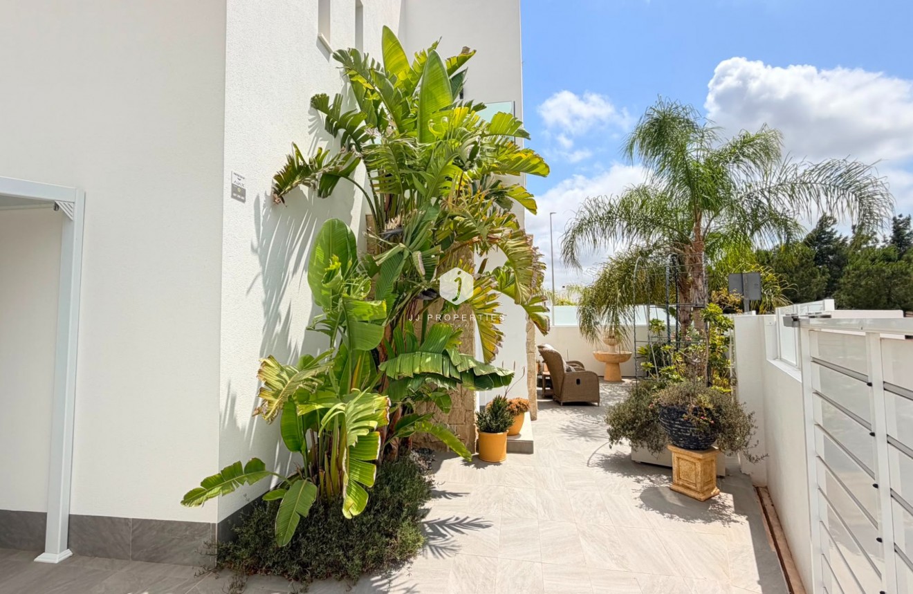 Resale - Villa -
Los Montesinos - Costa Blanca