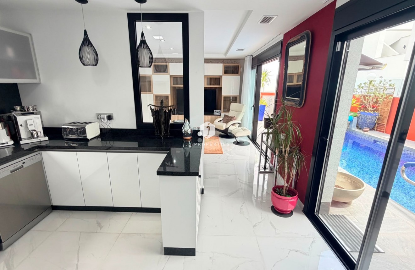 Resale - Villa -
Los Montesinos - Costa Blanca