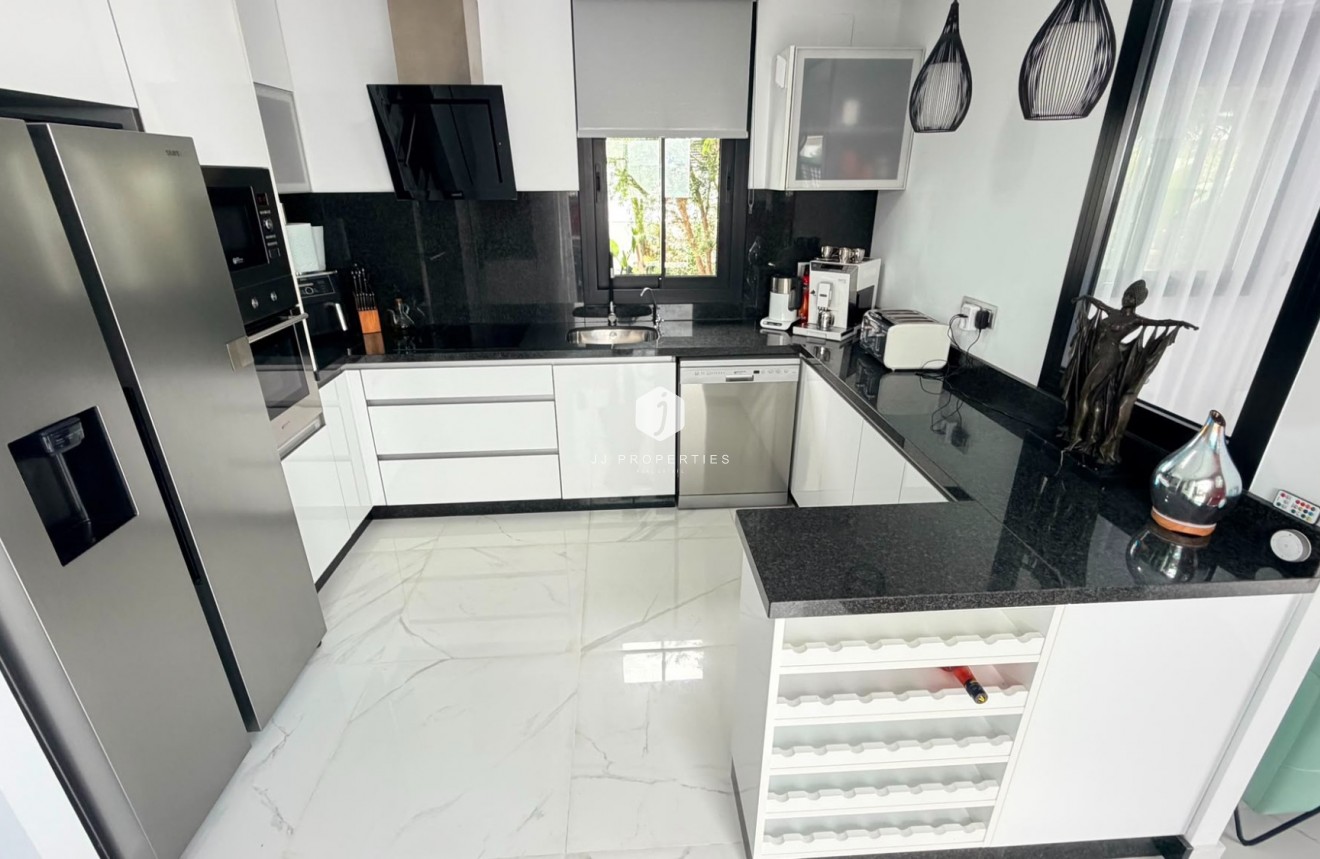 Resale - Villa -
Los Montesinos - Costa Blanca