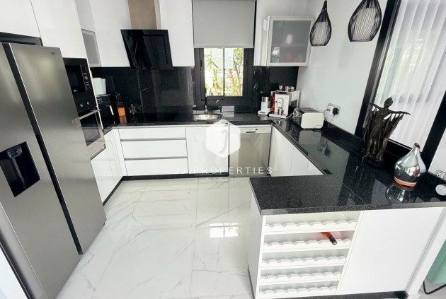 Resale - Villa -
Los Montesinos - Costa Blanca