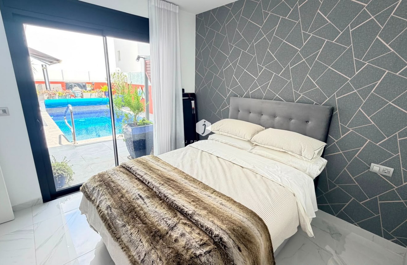 Resale - Villa -
Los Montesinos - Costa Blanca