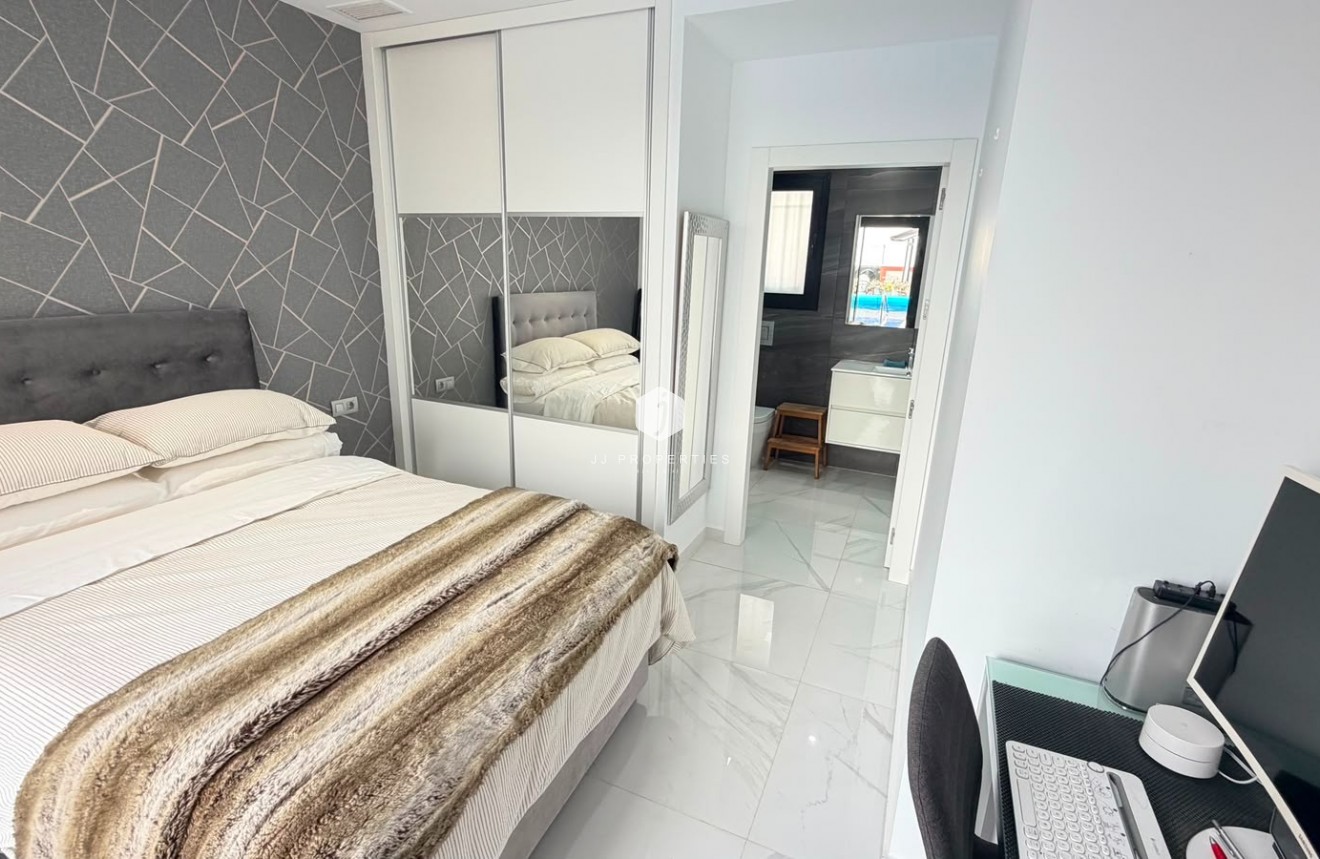 Resale - Villa -
Los Montesinos - Costa Blanca