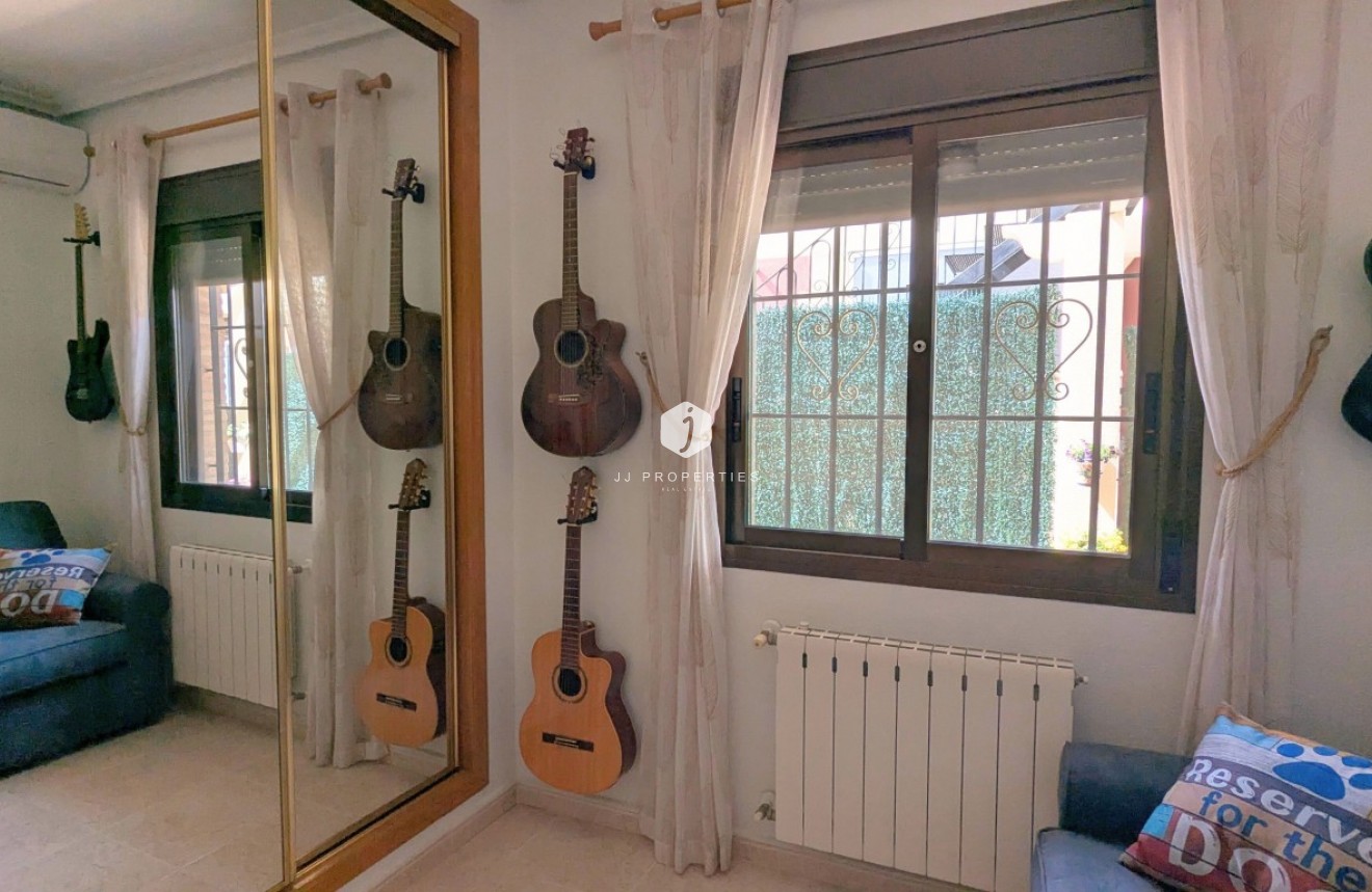 Segunda mano - Villa -
Bigastro - Inland